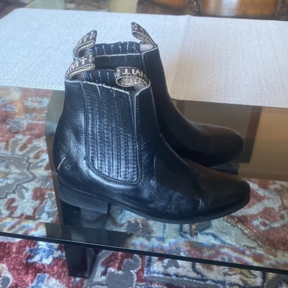 👧🏻🧒🏻 Kids boots in good condition made in Mexico size6,100% percent leather